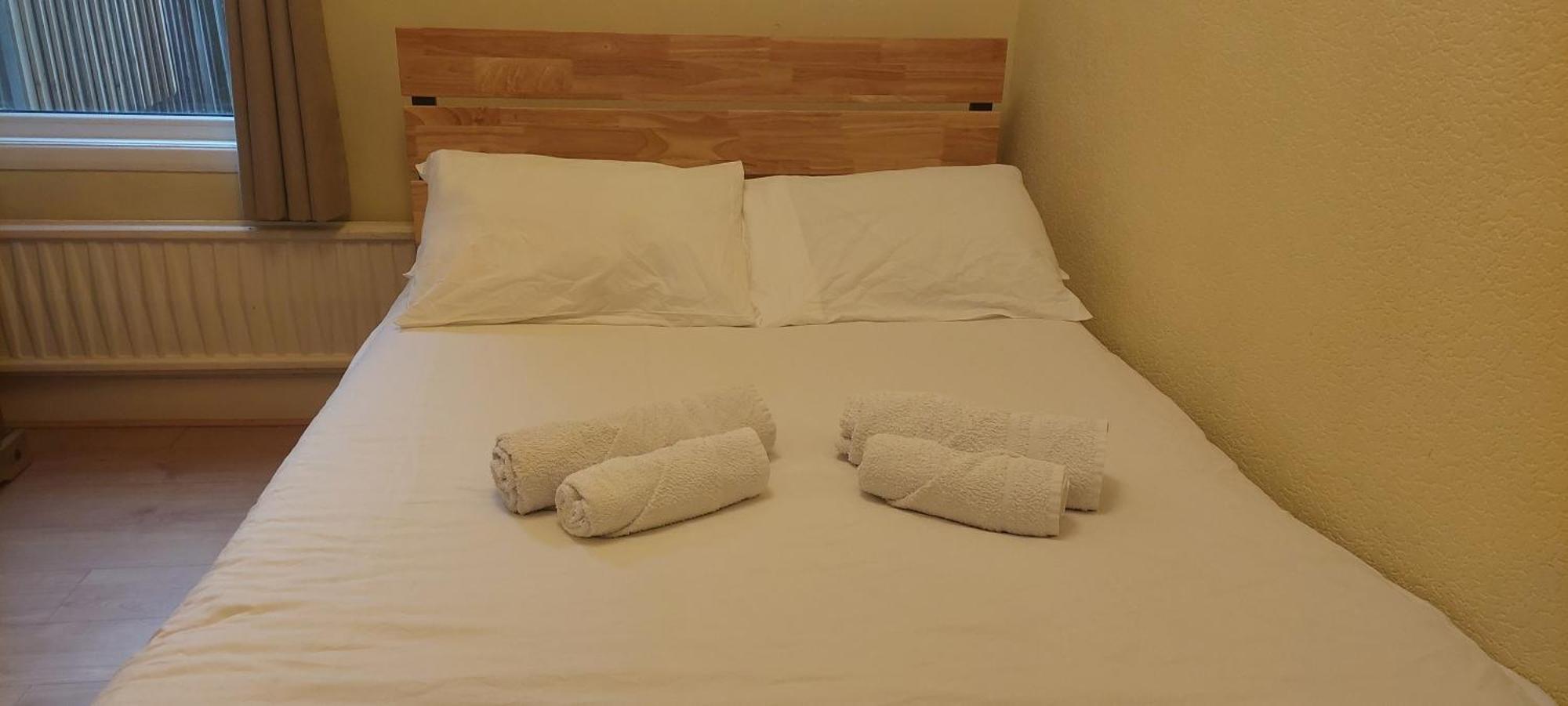 2 Bedroom Apartment, Fortescue Road Лондон Екстер'єр фото